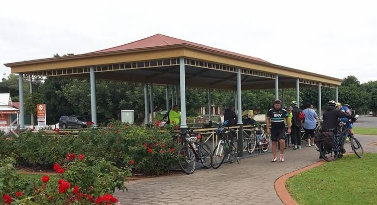 Jack Bobridge Gawler to Lyndoch - a favourite stopping spot, just across from the bakery in Lyndoch.