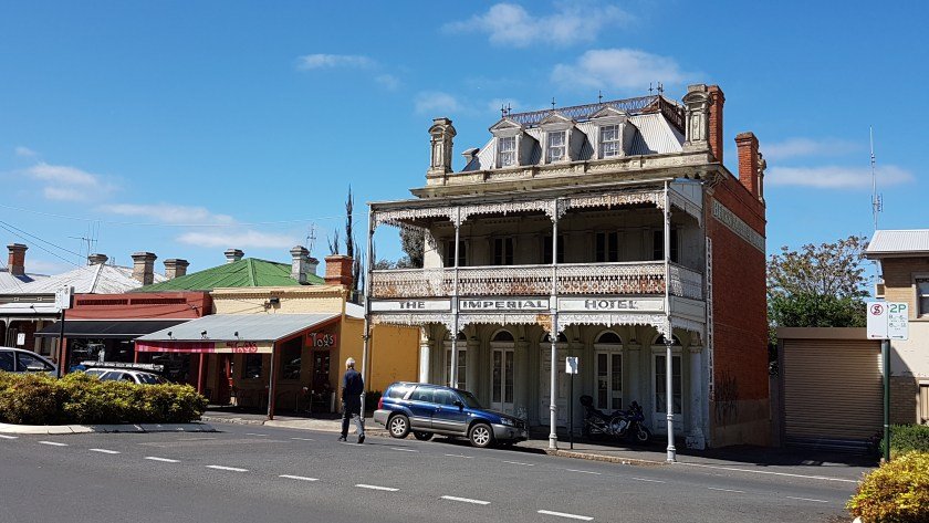 Castlemaine to Maldon Trail - coffee shop Togs Place in Castlemaine